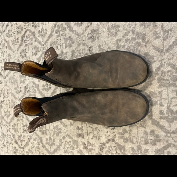 Women’s blundstone high top Rustic Brown $290 with tax - Picture 2 of 3
